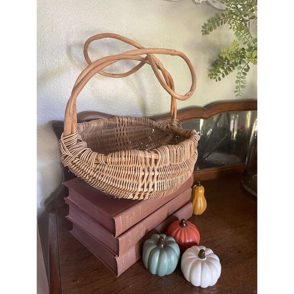 Vintage Primitive Farmhouse Basket Butt Buttocks Gathering Egg Eye Of God Wicker - Picture 2 of 9